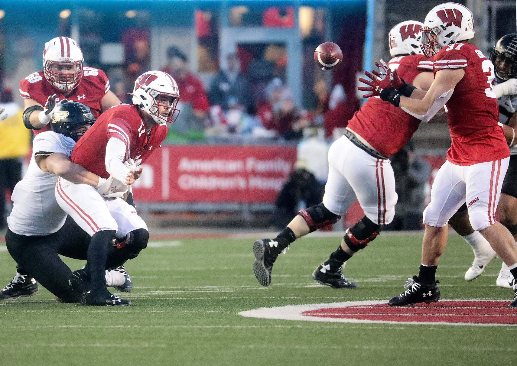 Badgers 45, Boilermakers 24